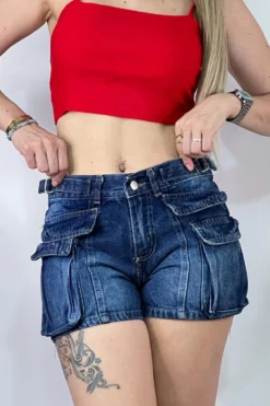 Short cargo tiro medio con cintura regulable