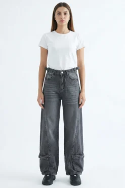 Maxi wide cargo lavado gris localizado y bigotes con cintura regulable