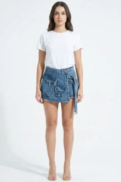 Short pollera azul con hebilla